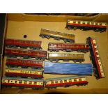 OO Gauge - A quantity of Hornby Dublo tinplate coaches, mostly unboxed. G, one boxed in G box (12)