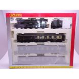 OO Gauge -A Hornby R2365M 'Queen of Scots' train pack including steam loco and 3 coaches - E, unused