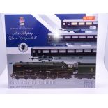 OO Gauge -A Hornby R3094 'Diamond Jubilee' Royal train pack including steam loco and 3 coaches -
