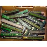 OO Gauge - A large quantity of RTR coaches and vans by Hornby, Wrenn and others, unboxed. G-VG (