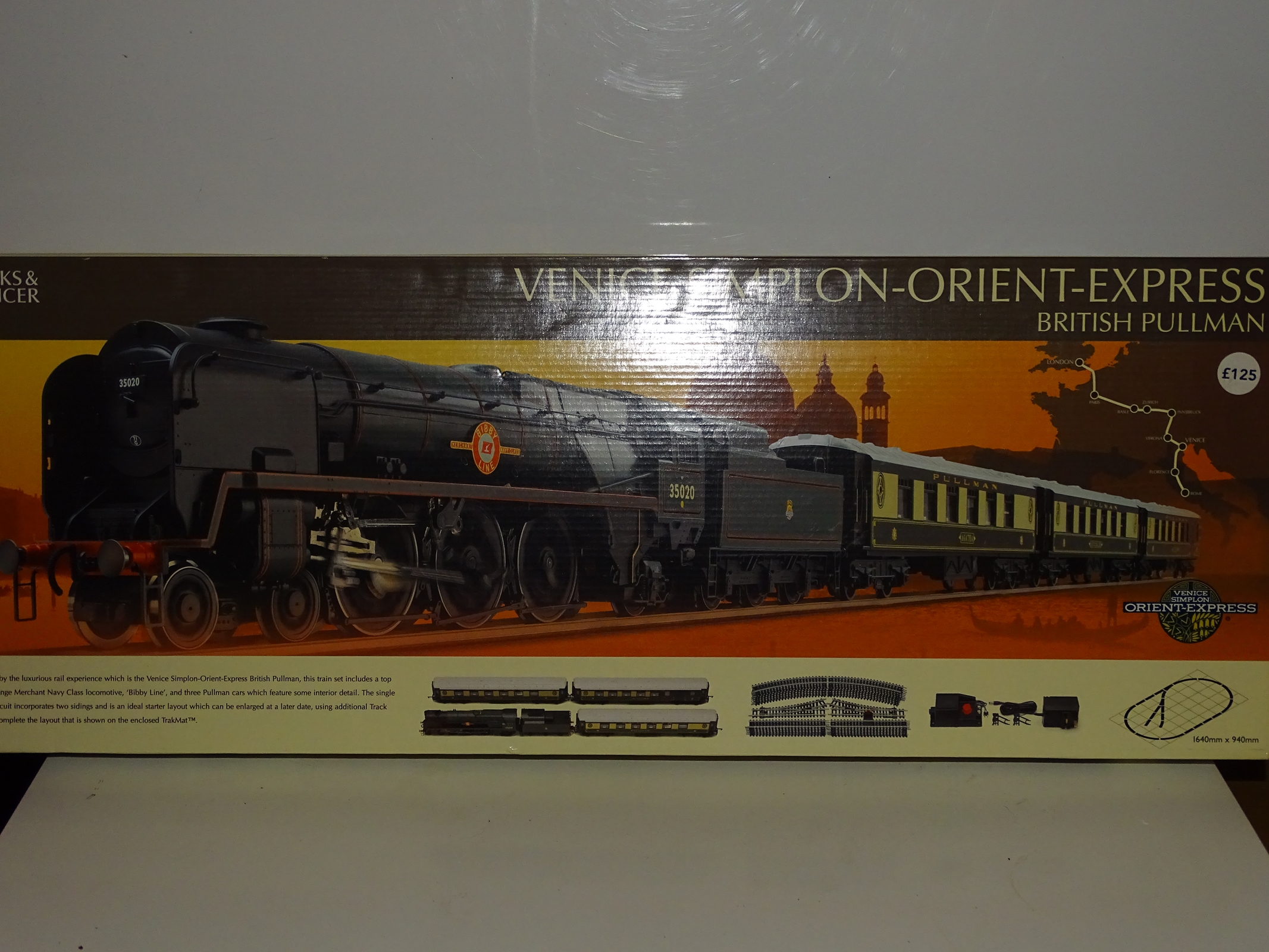 OO Gauge - A Hornby Venice Simplon Orient Express passenger train set, M&S special edition, complete