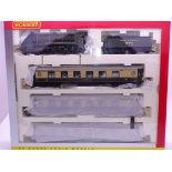 OO Gauge -A Hornby R2797M 'The White Pullman' train pack including steam loco and 3 coaches - E,