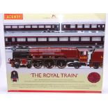 OO Gauge -A Hornby R370 'The Royal Train' train pack including steam loco and 3 coaches - E,