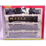 OO Gauge -A Hornby R2886M 'The Cunarder' train pack including steam loco and 3 coaches - E, unused