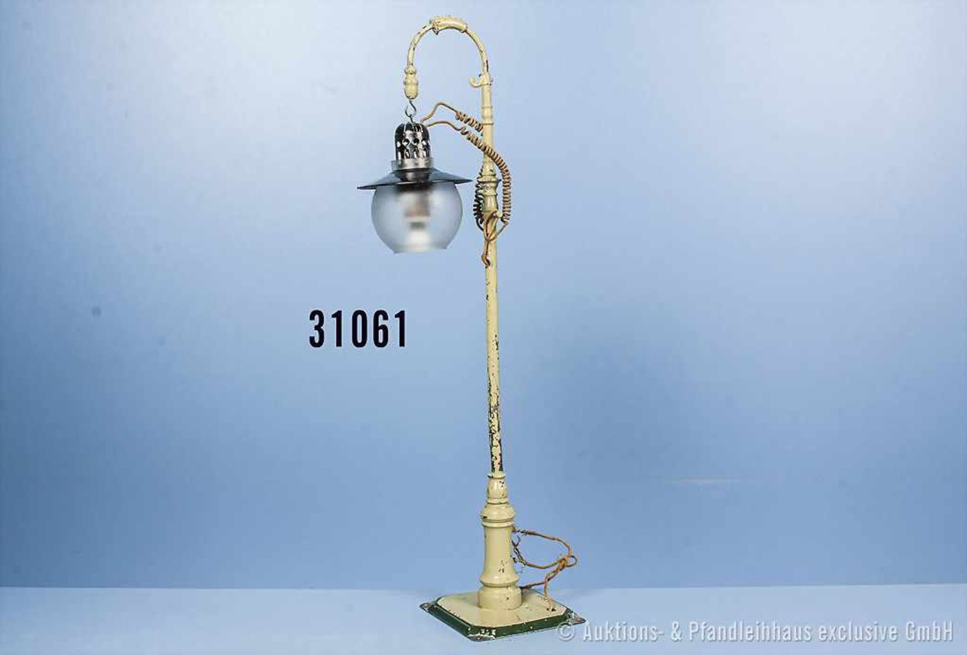 Märklin Spur 1 Bogenlampe für E-Betrieb, lack. Blechausf., Glaszylinder, H 37 cm, Zustand 1-2,