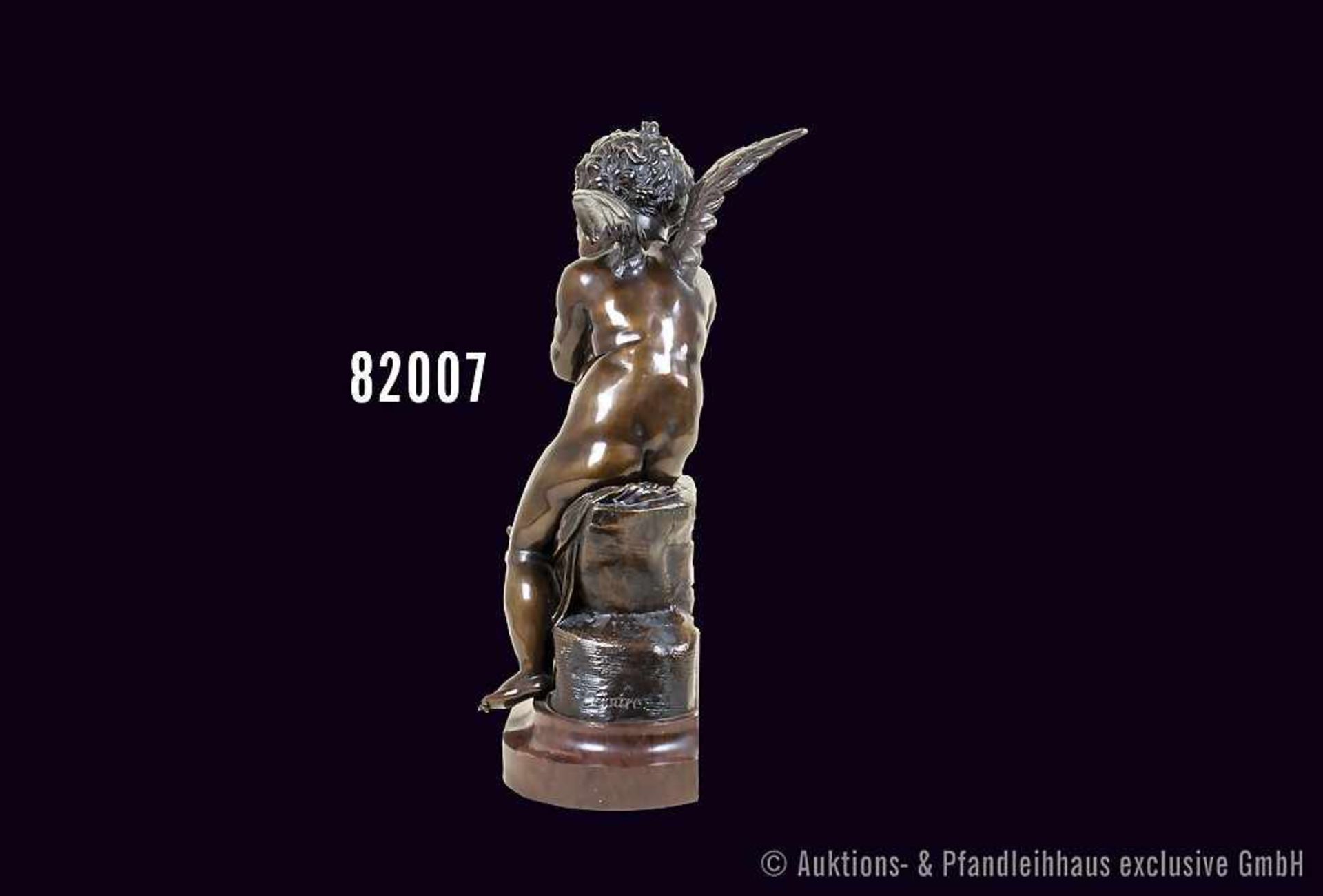 Bronzefigur Engel "Amor repariert seinen Bogen", H 44 cm, L 32 cm, modellierte Haare, auf Sockel, - Bild 4 aus 6