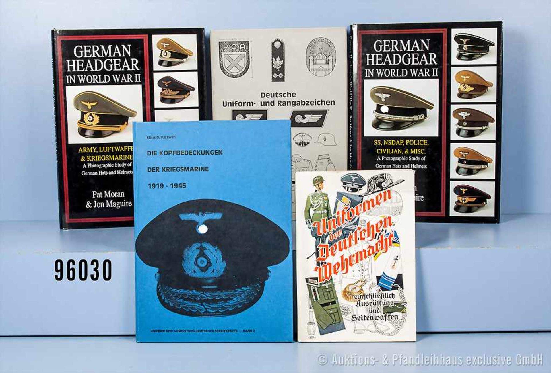 Konv. 5 Bücher, "Deutsche Uniform- und Rangabzeichen", "Die Kopfbedeckungen der Kriegsmarine 1919-