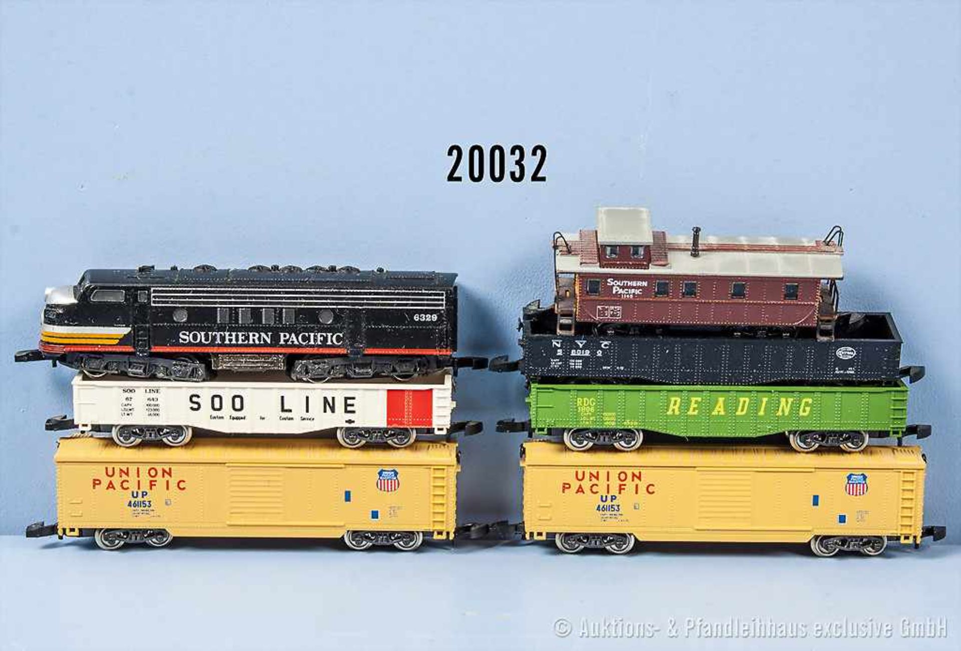 Konv. Märklin mini-club Spur Z Güterzug, dabei Diesellok der "Southern Pacific", BN 6329, 3 Gondola,