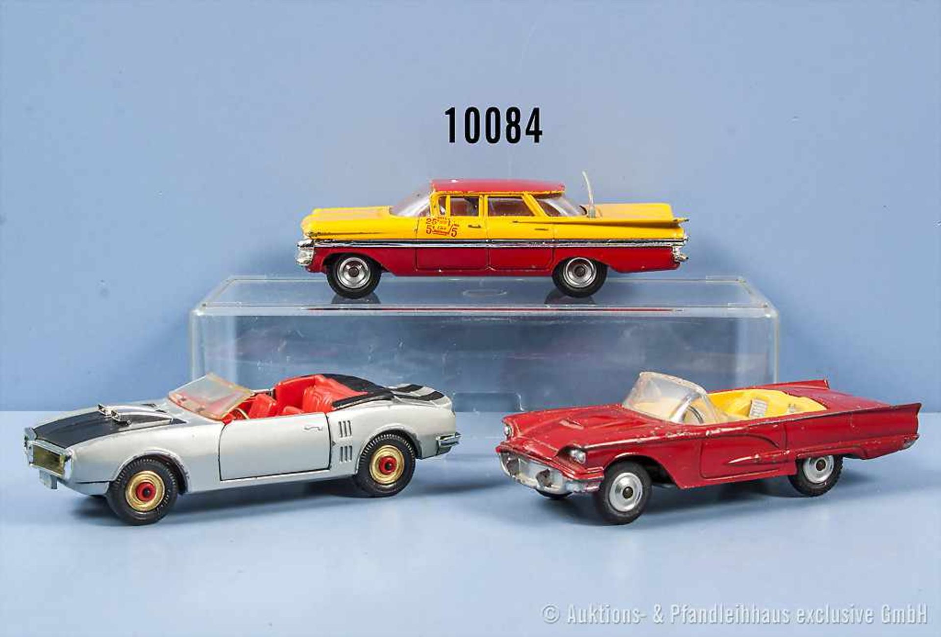 Konv. 3 Corgi Toys Modellfahrzeuge, dabei Pontiac Fire Bird, Ford Thunderbird und Chevrolet