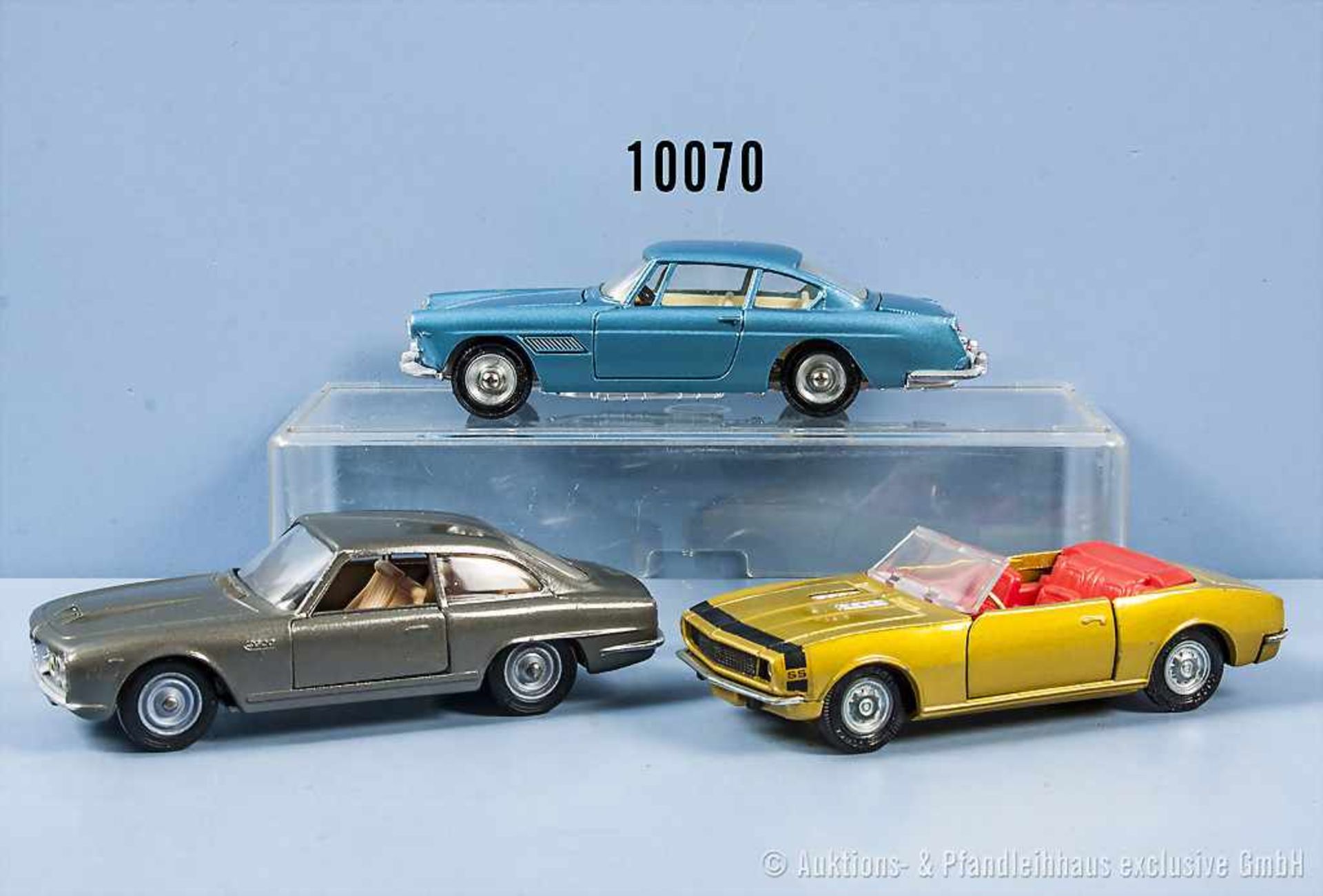 Konv. 3 Modellfahrzeuge, dabei Solido Alfa Romeo 2600, Dinky Toys Ferrari 250 GT und Corgi Toys