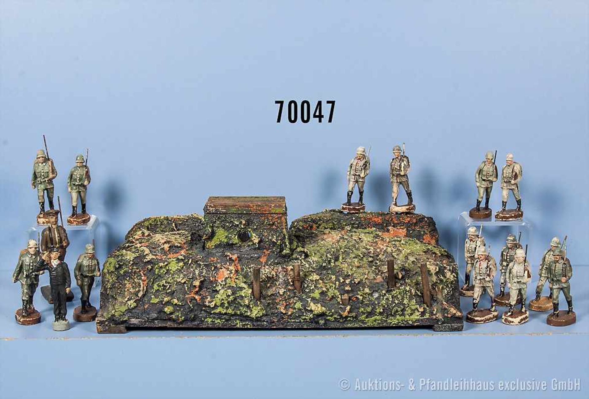 Konv. 16 Soldaten, dabei 15 x im Marsch sowie Panzerkommandant stillgestanden, h. M., 7 cm Serie,