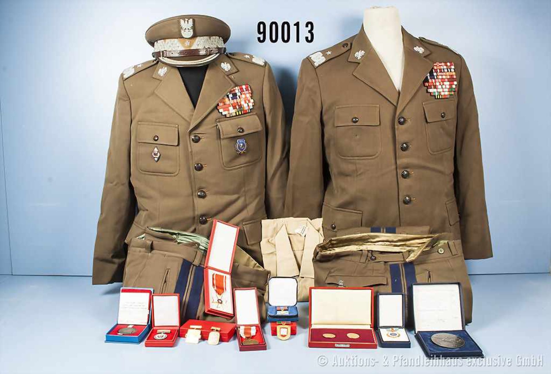 Polen, Uniformnachlass eines Generals der Landstreitkräfte, Schirmmütze, 3 Uniformjacken mit