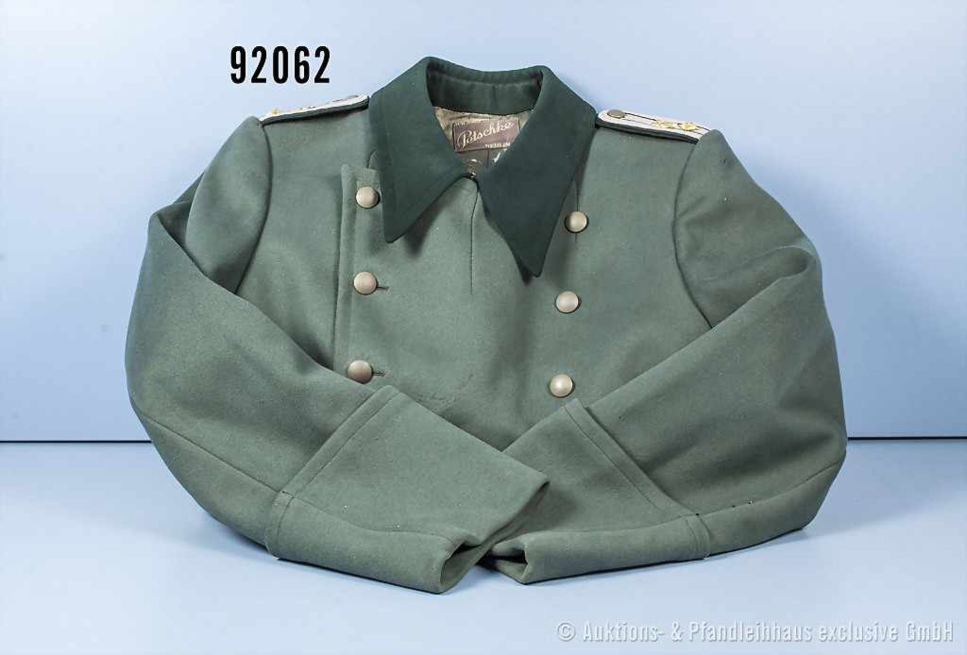 Mantel für Wehrmachtsbeamte, Schulterstücke ergänzt, Durchgriff für die Seitenwaffe,