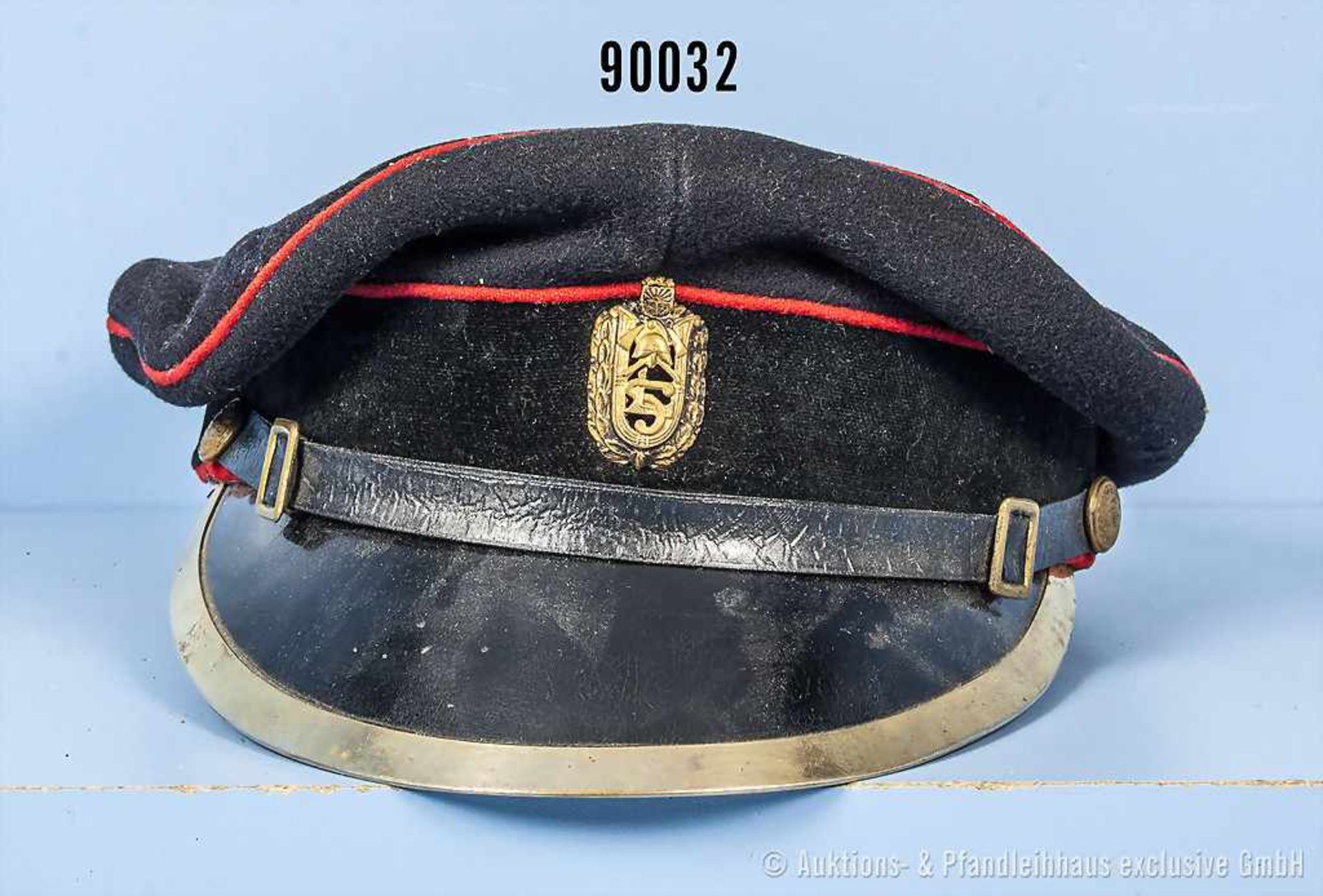 Lettland (1918-40) Feuerwehr-Schirmmütze, komplett mit Emblem und Lederkinnriemen, Hersteller-