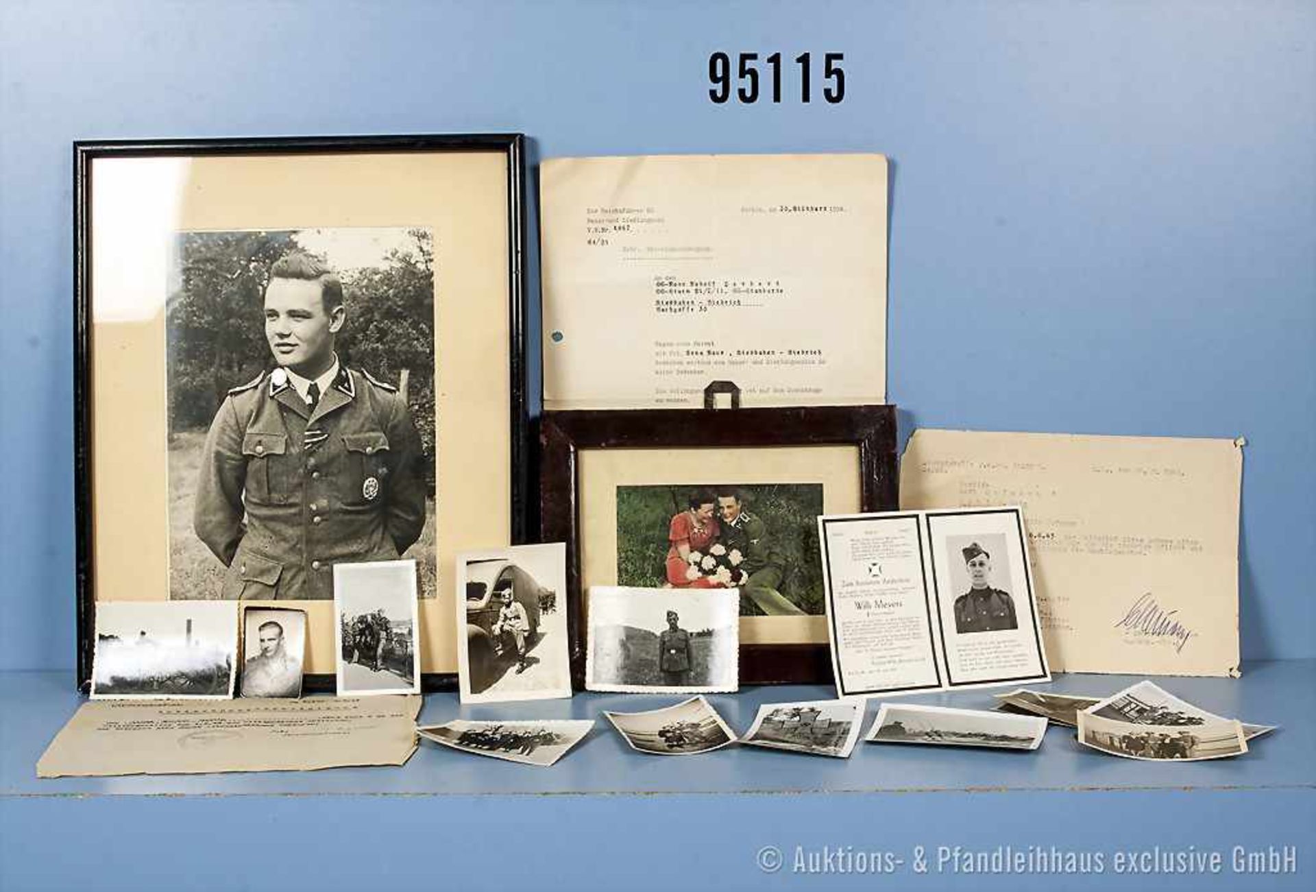 Konvolut Waffen-SS/SS aus verschiedenen Nachlässen, 2 gerahmte Fotos eines Oberscharführers,