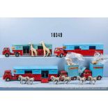 Konv. 5 Corgi Toys Circus Chipperfields, 3 Pferdetransporter und 2 Giraffen-Transporter sowie 14