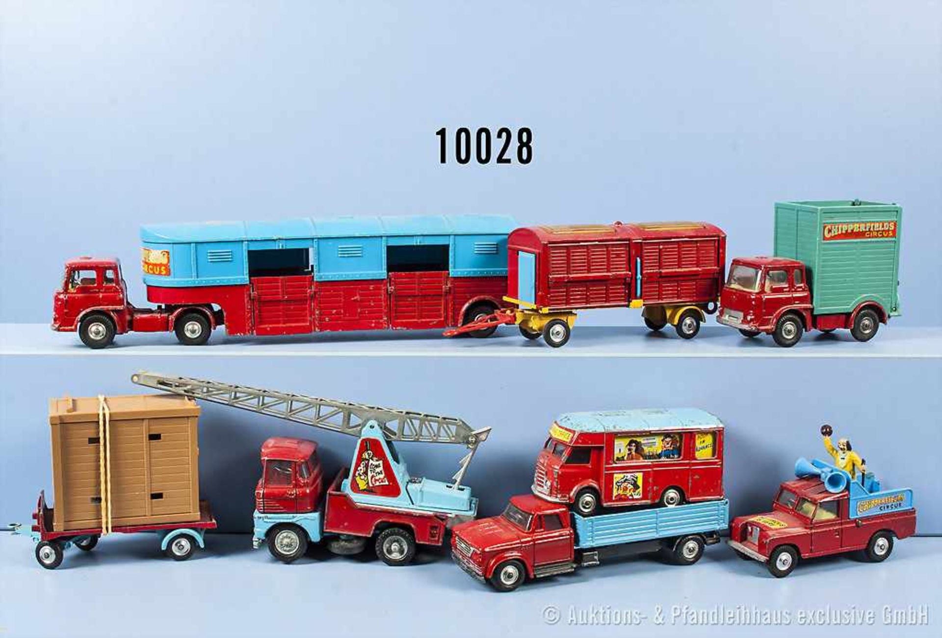 Konv. 8 Corgi Toys Fahrzeuge, überwiegend Circus Chipperfields, mit 3 Tieren, Metallausff., M ca.