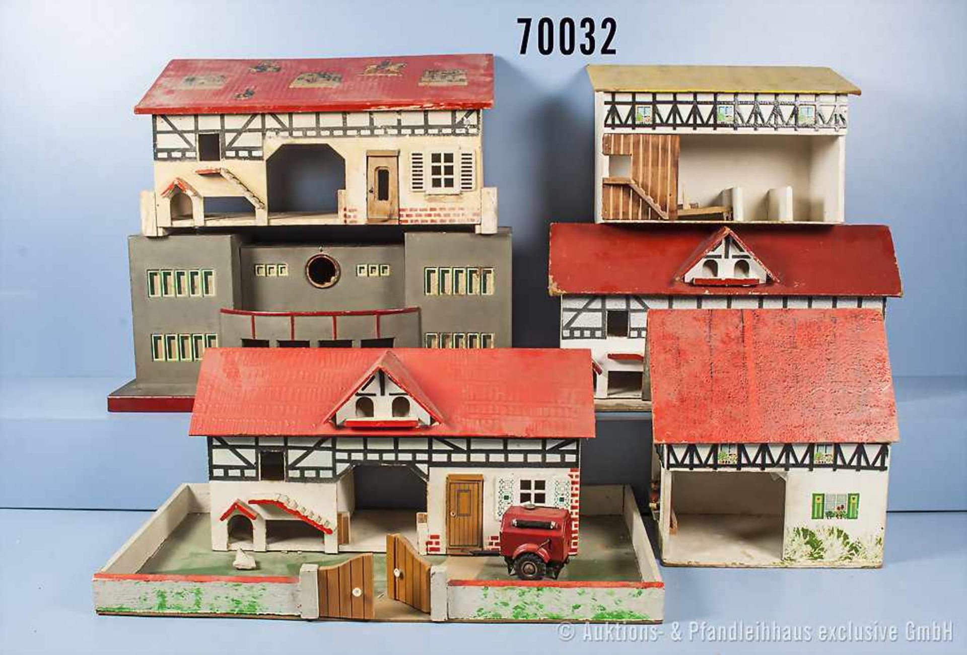Konv. 6 Gebäude, dabei 5 Bauernhäuser, teilweise mit Ställen sowie Bahnhof, lack. Holzausf., 1 x