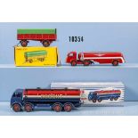 Konv. 3 Dinky Toys Modelle, 942 Foden Tankwagen, 32 C Esso Tankwagen und Nr. 70 Anhänger, lack.