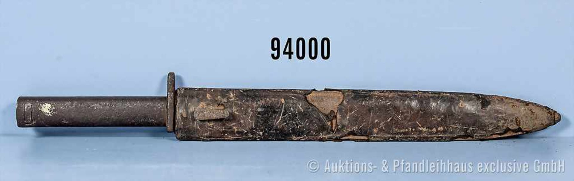Notbajonett 1. WK, belederte Eisenscheide mit Fehlstellen, L ca. 46 cm, teilweise mit starken