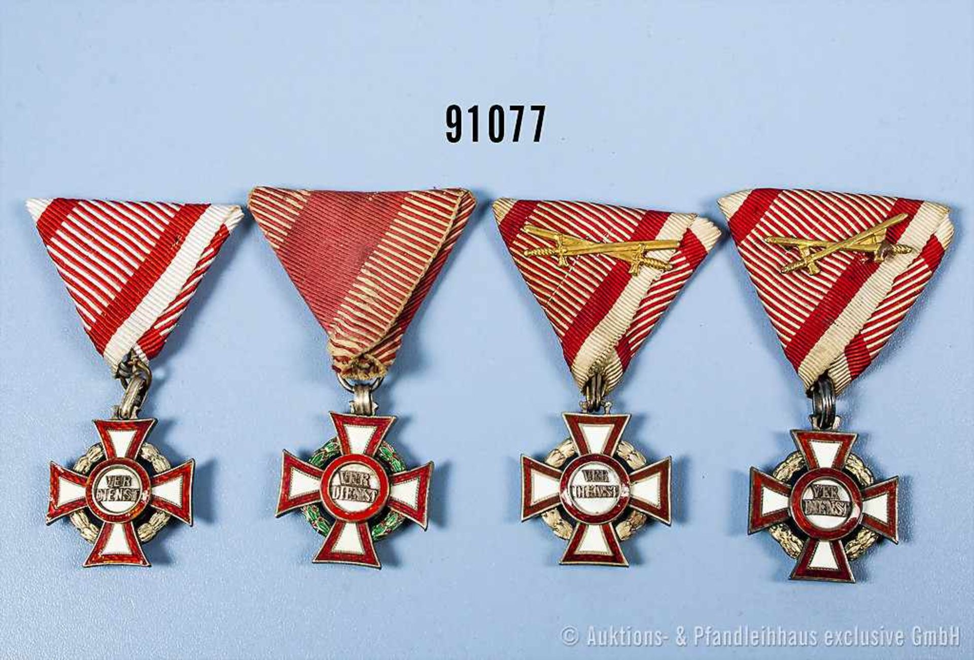 Konv. Österreich, 4 Militär-Verdienstkreuze, jeweils mit Kriegsdekoration, gemischter Zustand