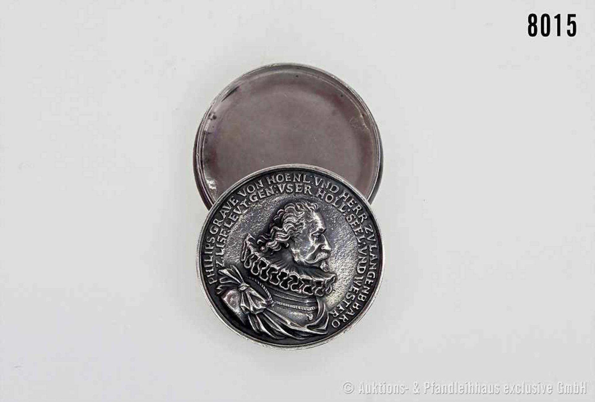 Runde Pillendose, mit Porträt eines Grafen, 925er Silber (mit Punze BAS). 32 g, sehr guter Zustand.-
