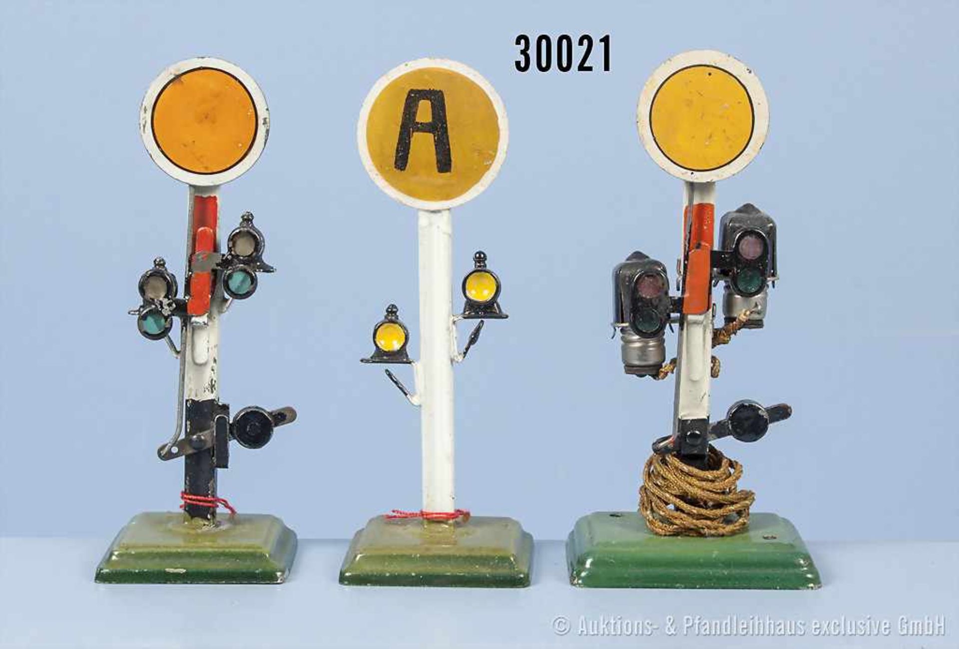 Konv. Märklin Spur 0 Signale, dabei 2345 A/E Streckensignal, lack. Blechausf. sowie 2328/0 und
