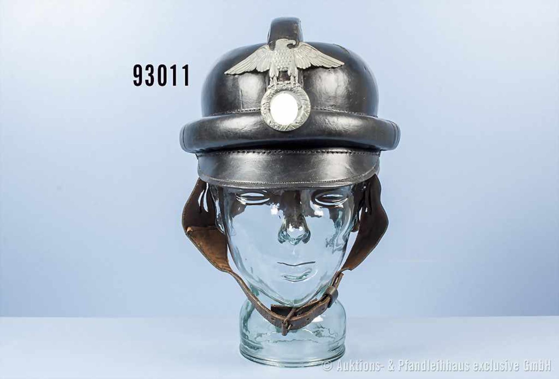 NSKK-Schutzhelm, komplett mit Emblem, Muttern vermutl. ergänzt, gelaschtes Leder-Innenfutter, Gr.