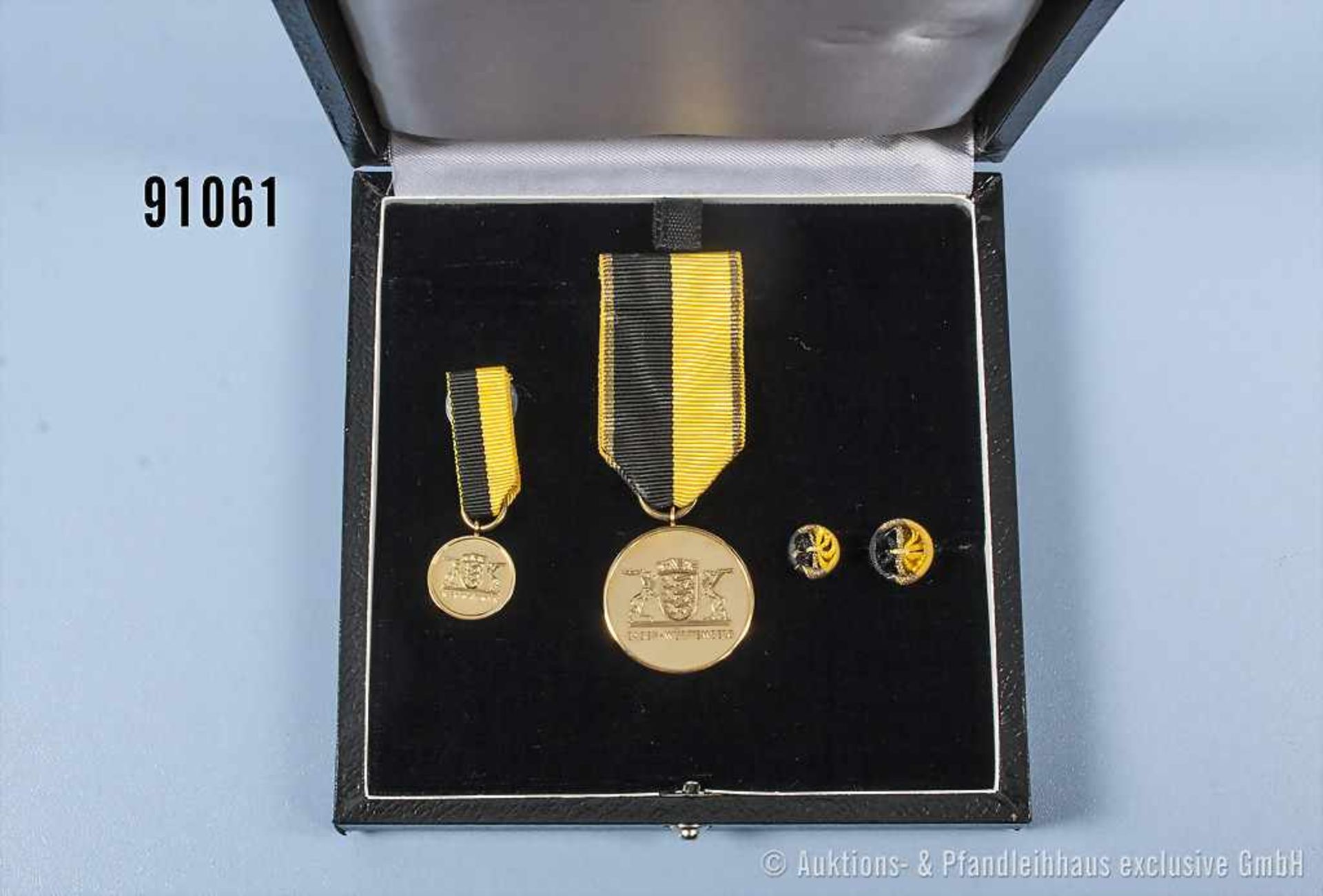 Baden-Württemberg Verdienstorden 2. Modell in 333er Gold, komplett mit 16-mm-Miniatur und 2