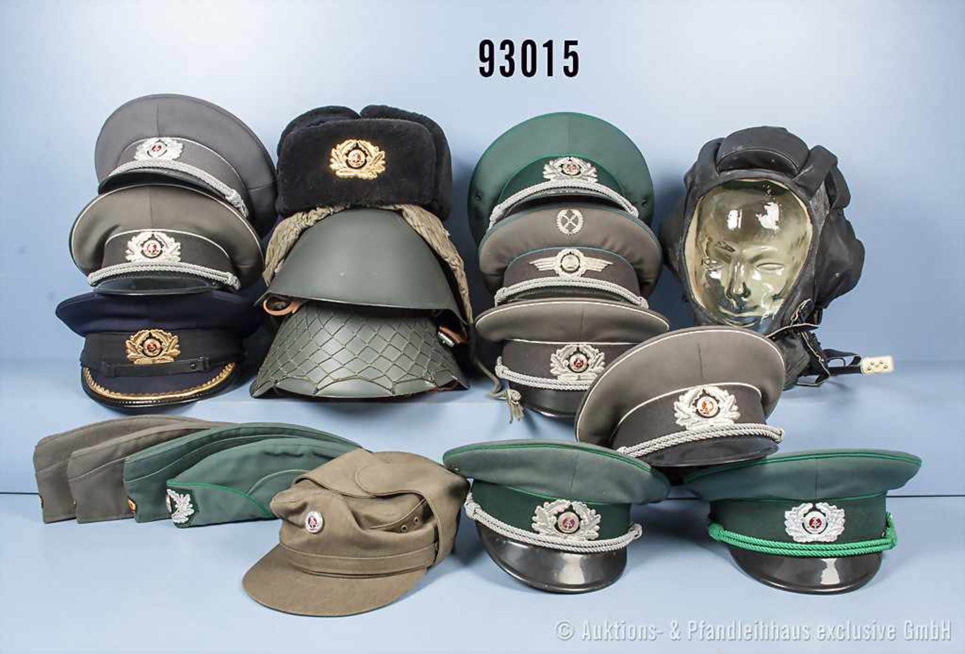 Konv. 16 Kopfbedeckungen DDR, dabei 9 Schirmmützen Landstreitkräfte, Luftstreitkräfte,