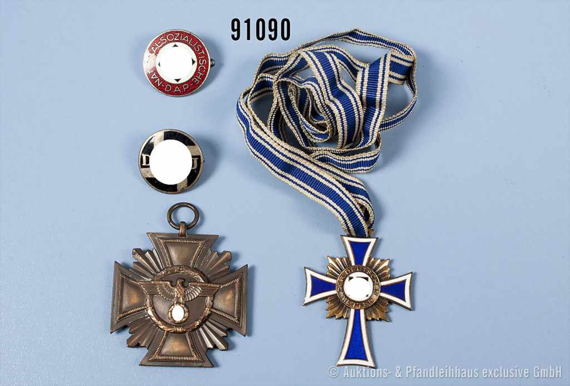 Konv. NSDAP-Dienstauszeichnung in Bronze, Hersteller "7" im Bandring, Mutterkreuz in Bronze sowie