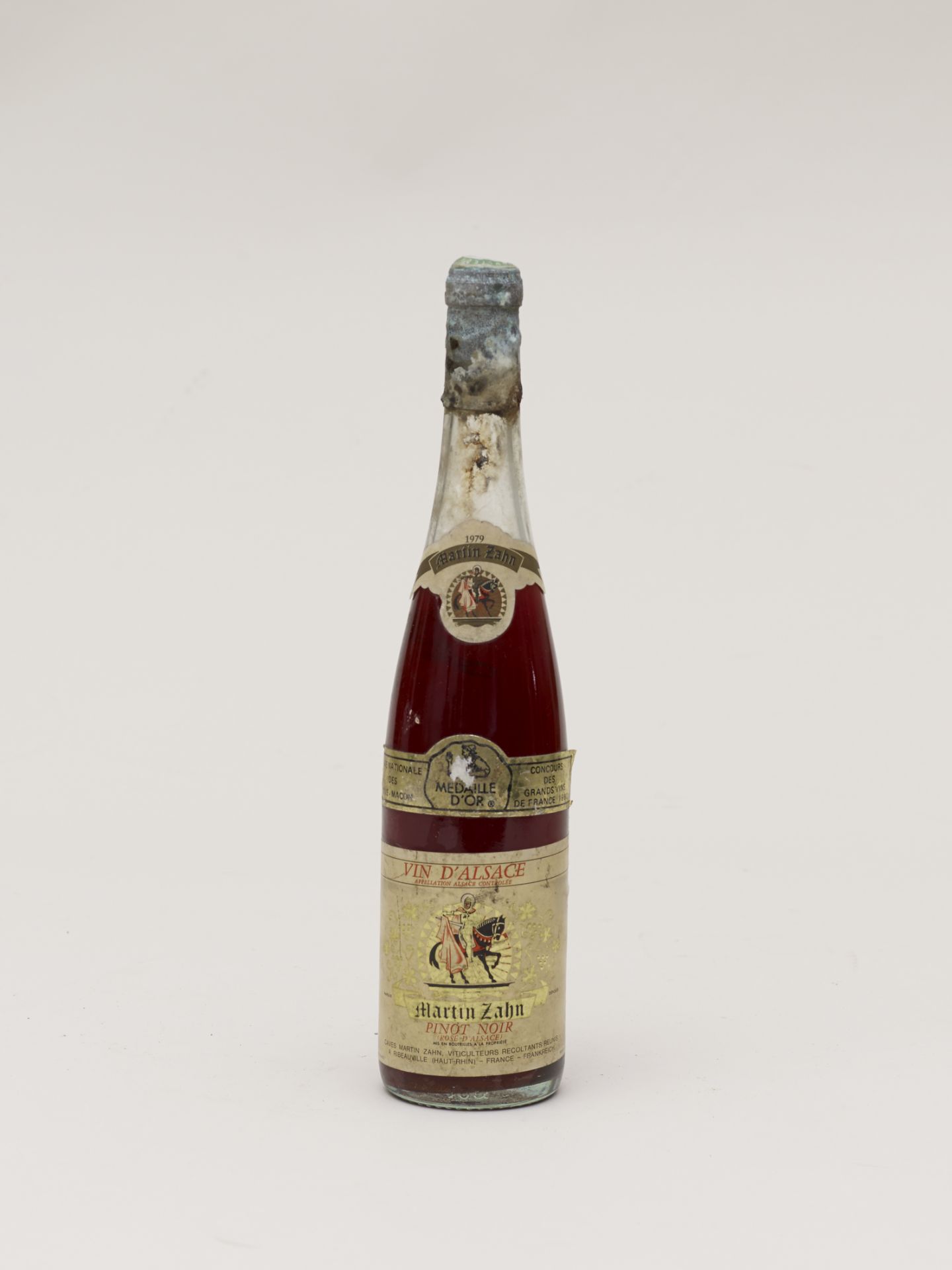 1 bouteille vin Alsace Pinot noir, 1979 - - 1 bottle Alsace Pinot Noir wine, 1979 -