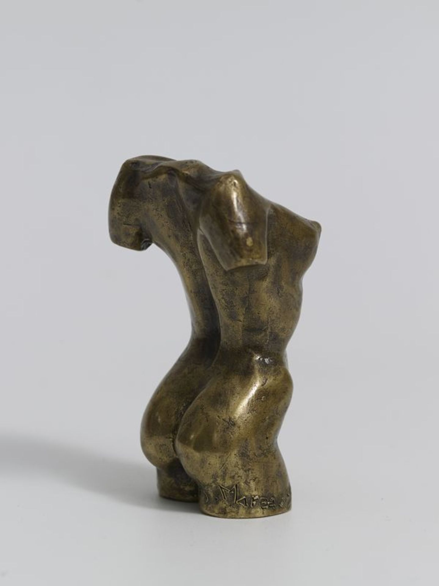 A. MAFEAU (Xxème siècle ) - Femme - Bronze signé - H. 8,5 cm - - A. MAFEAU (10th [...] - Bild 2 aus 3