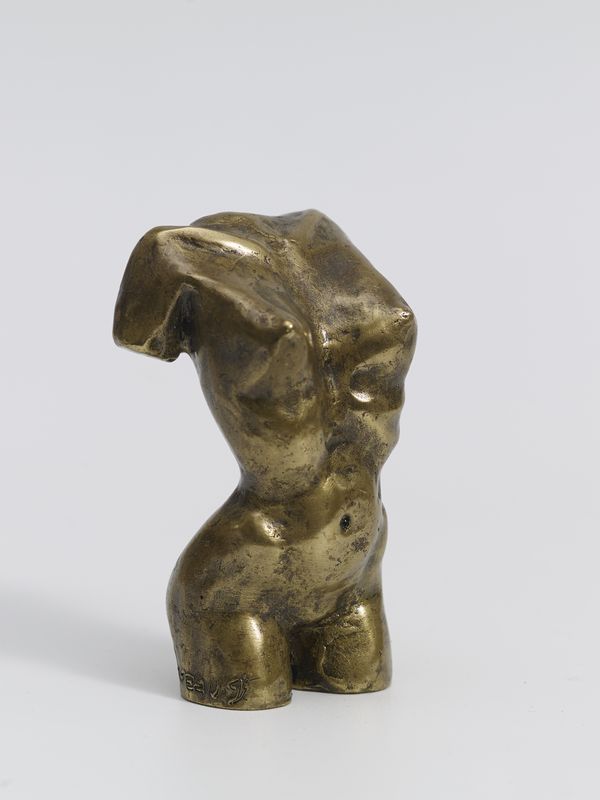 A. MAFEAU (Xxème siècle ) - Femme - Bronze signé - H. 8,5 cm - - A. MAFEAU (10th [...]