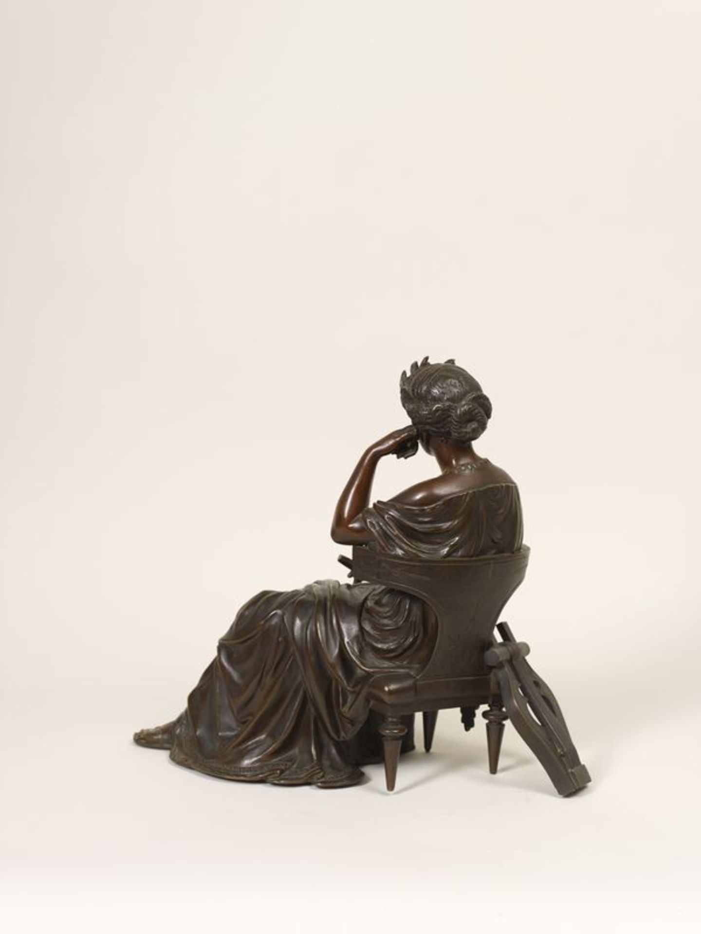 Jean Jules SALMSON (1823-1902) Sculpture figurant une jeune femme à l'antique assise [...] - Bild 4 aus 5