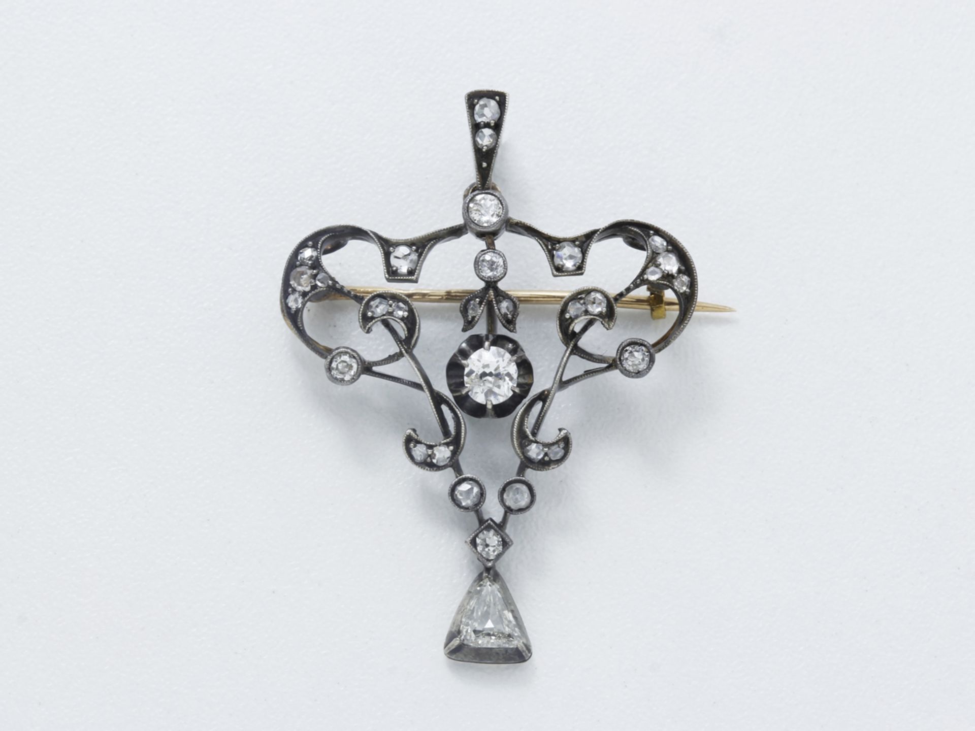 Délicate broche pendentif en or 56 zolotniks (583 millièmes) et argent 800 [...]