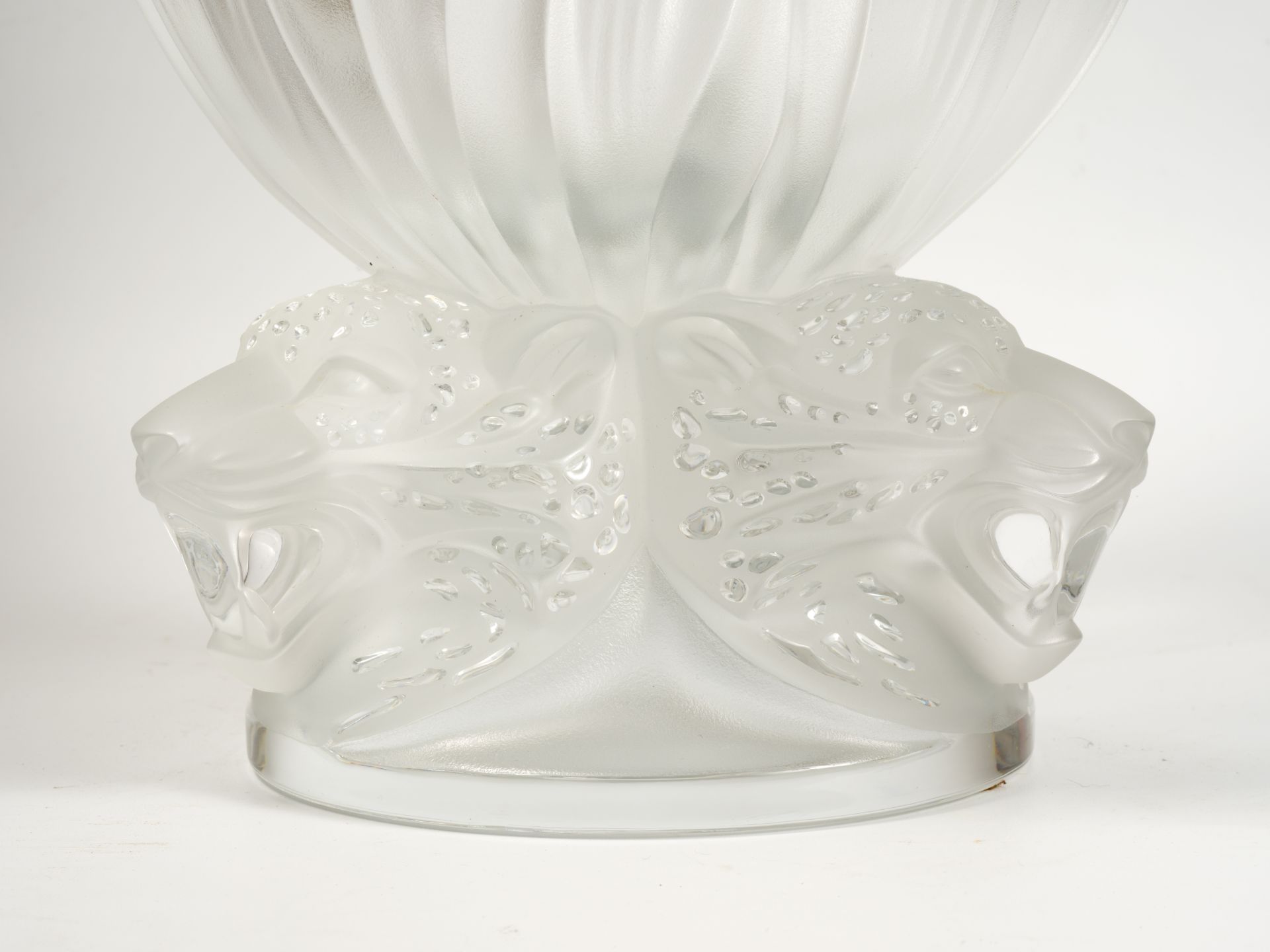 Vase Lalique France à décor de tigres H. 28 cm - - Lalique France vase with tiger [...] - Bild 2 aus 2