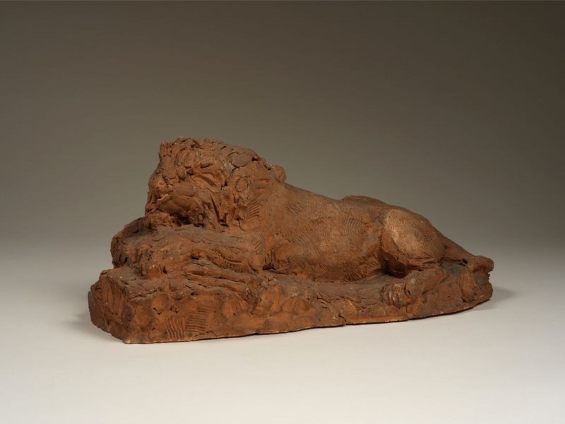 Roger GODCHAUX (1878-1958) - Lion couché - terre cuite signée - 13,5 x 31 x 14 cm - [...] - Bild 3 aus 4