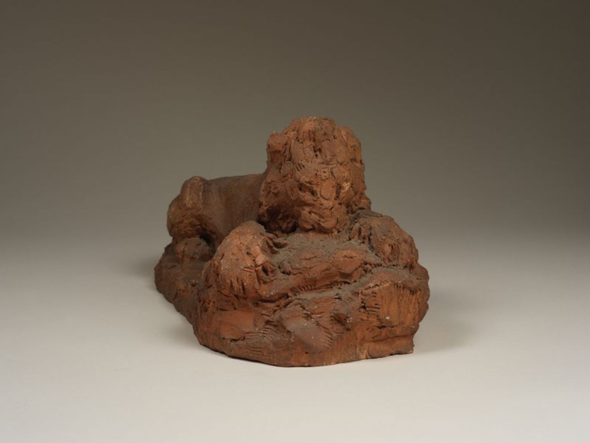 Roger GODCHAUX (1878-1958) - Lion couché - terre cuite signée - 13,5 x 31 x 14 cm - [...] - Bild 2 aus 4