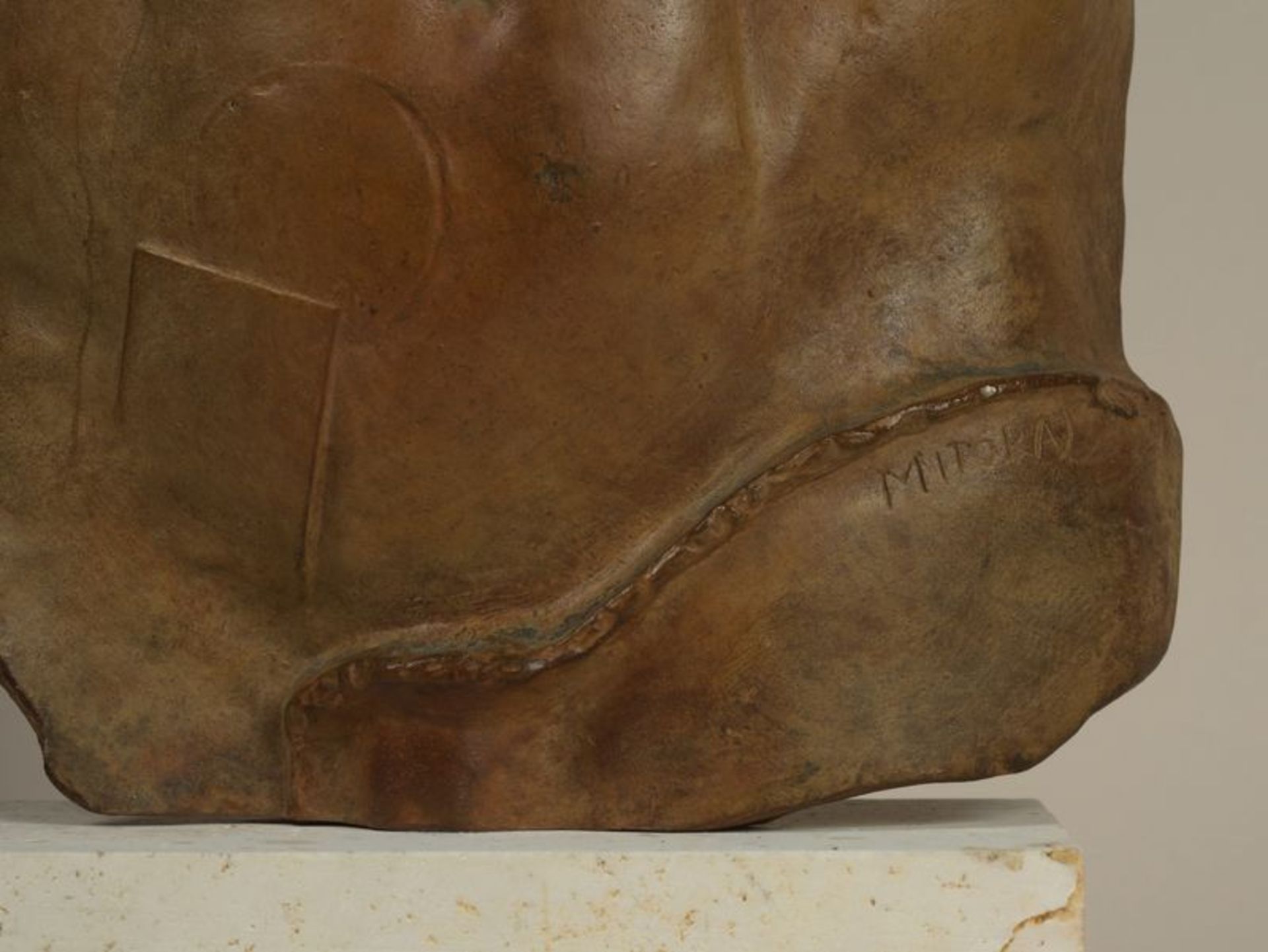 Igor MITORAJ (1944-2014) - Persée - Sculpture en bronze à patine marron - Signé et [...] - Bild 4 aus 4