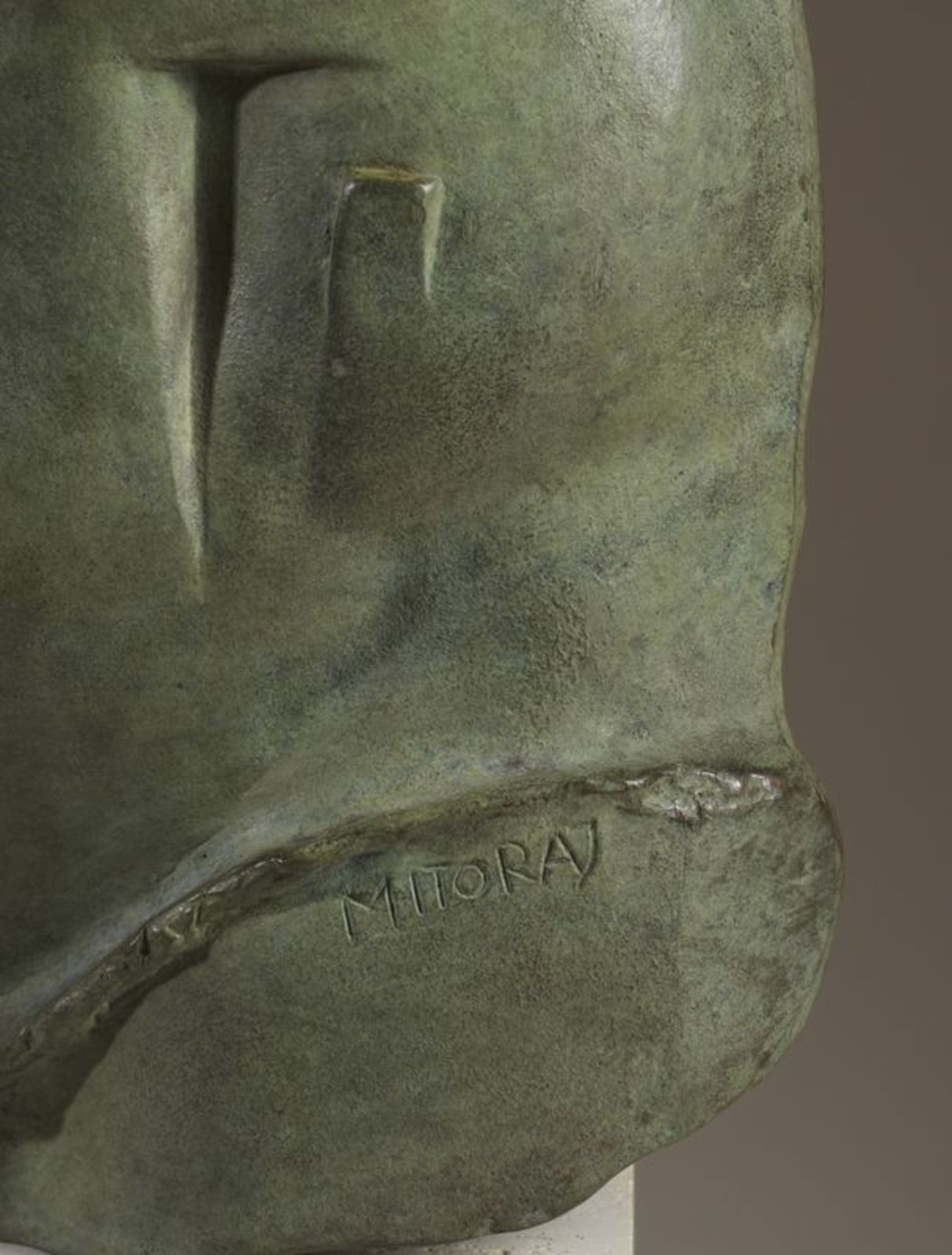 Igor MITORAJ (1944-2014) - Persée - Sculpture en bronze patiné signée et [...] - Bild 4 aus 5