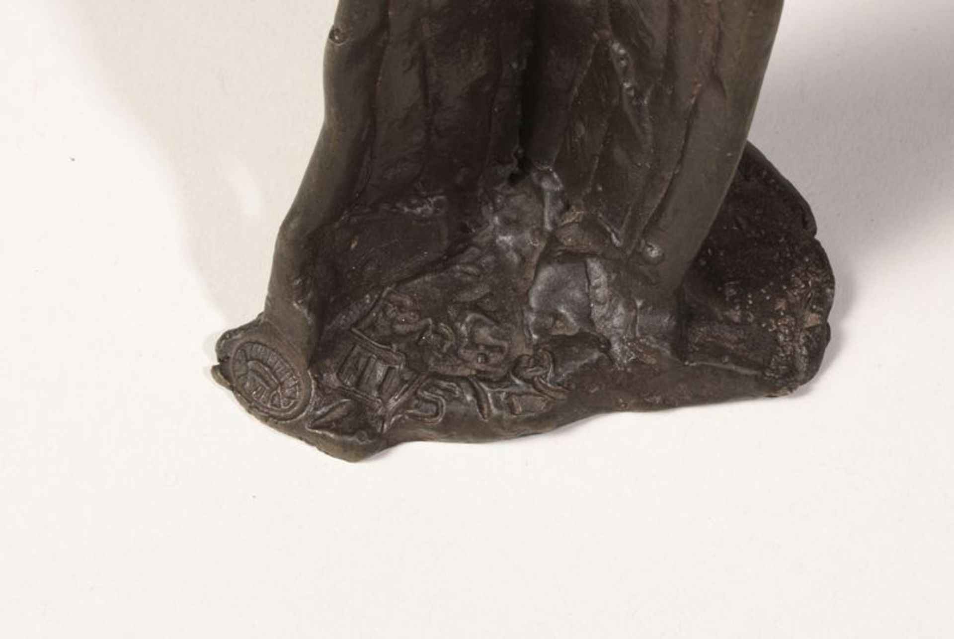 Apelles FENOSA (1899-1988) - Babylonienne, 1964 - Bronze à patine nuancée signée [...] - Bild 3 aus 3
