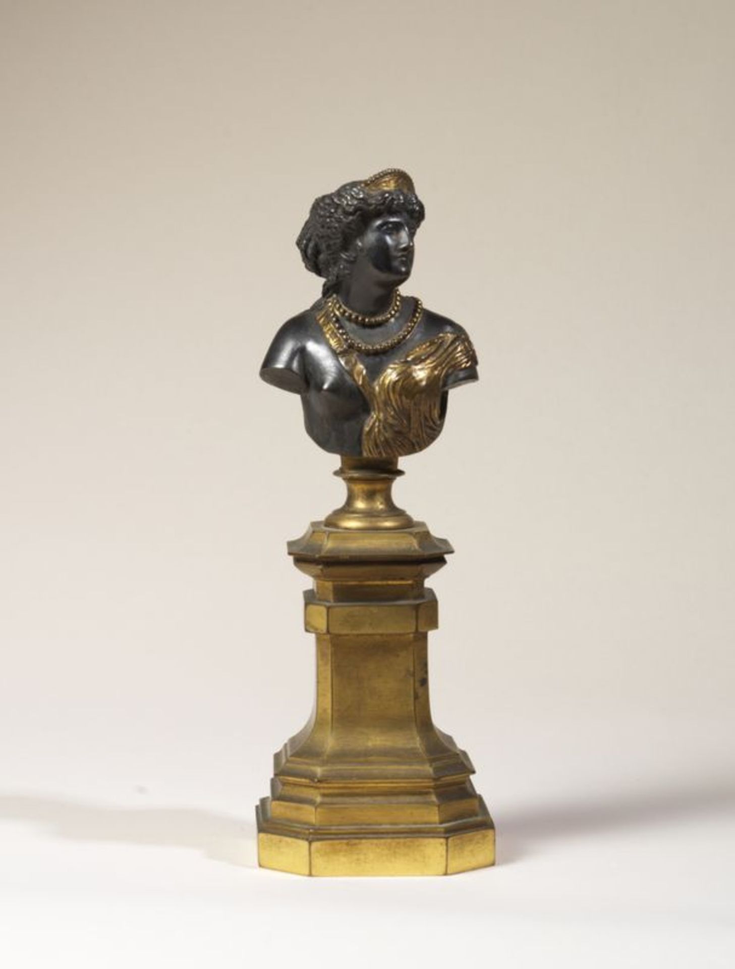 Auguste CLESINGER (1814-1883) Jeune femme à l'antique - Bronze signé - Hauteur : [...] - Bild 3 aus 3