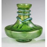 Vase mit Schlangenauflage "Creta Rusticana"Loetz Wwe., Klostermühle, 1899 Grünes Glas, in