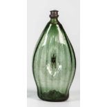 Nabelflasche mit ZinnschraubverschlussAlpenländisch, 18. Jh. Grünes, längsoptisches, blasiges Glas