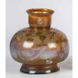 Vase mit WaldrosenrankeJosef Emil Schneckendorf, Darmstadt, 1907 - 1911 Farbloses Glas, flächig