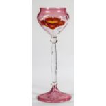 Stängelglas mit RoseMoser, Karlsbad 1905 Farbloses Glas mit auslaufendem rosalinfarbenem