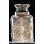 Kleine Sechskantflasche mit Zinnschraubverschlussum 1700 Graustichiges Glas mit ausgeschliffenen