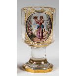 Pokal mit GärtnerinNordböhmen wohl Steinschönau, um 1900 Farbloses Glas, teils mit transparenter