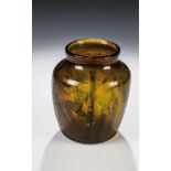 Vase mit BambusFrankreich, um 1930 Honiggelbes Glas, grün überfangen mit kröseliger